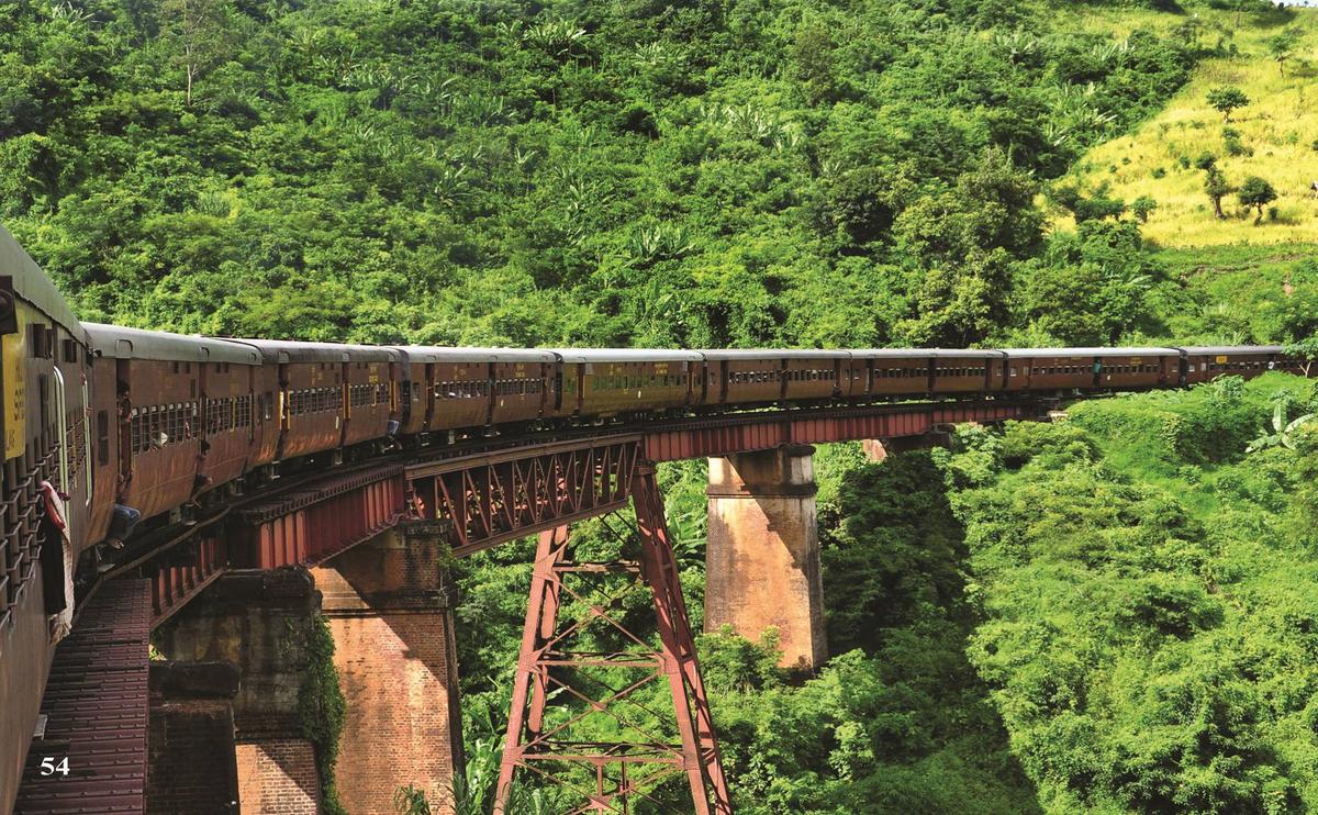 beautiful-railway-routes-india-marathipizza09
