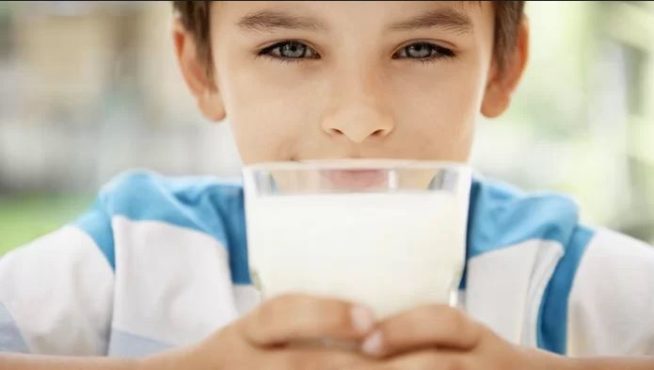 kid drinking milk-inmarathi
