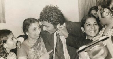 Sunil Gavaskar with Mom Inmarthi