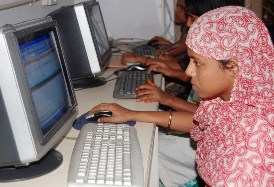 computer-literacy-woman_inmarathi