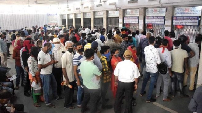 railway-ticket-queue-inmarathi