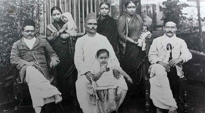 savarkar family featured inmarathi