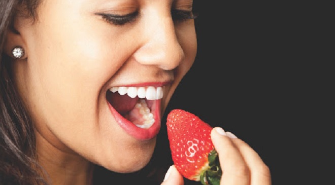 eating strawberry inmarathi