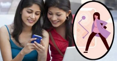 girls checking phone inmarathi
