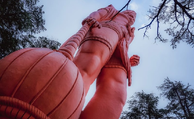 hanuman statue 108 feet jakhu temple inmarathi