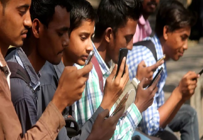 every indian uses mobile inmarathi