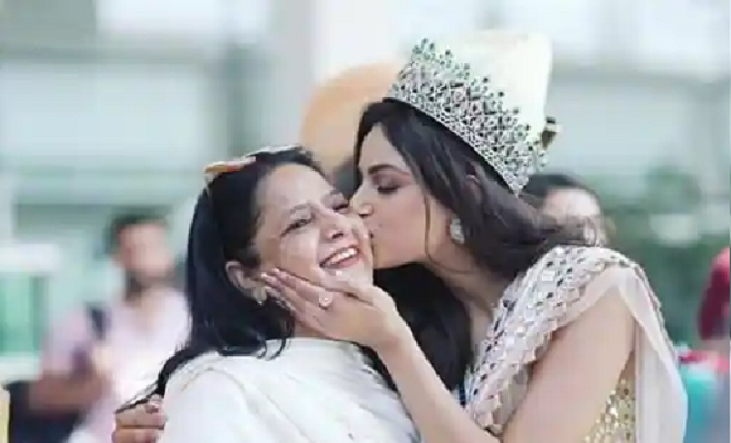 harnaz with her mother inmarathi